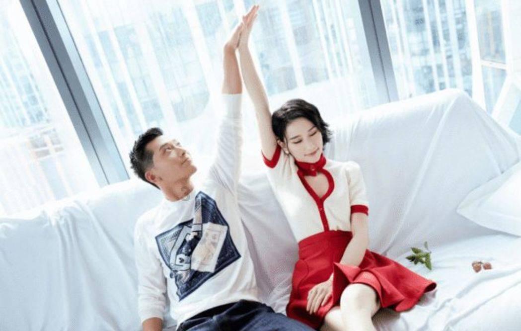 内蒙古海拉尔现“寒夜灯柱”奇观：光柱竖立夜空如科幻大片
