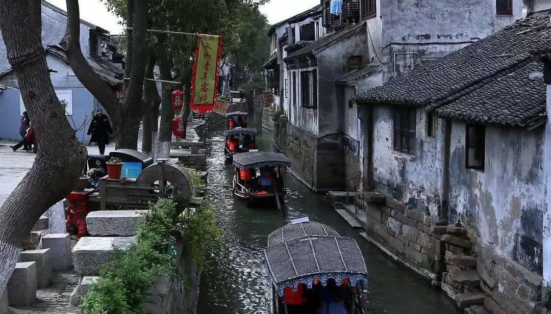 巴黎世家发布土味新片和土味广告，大家真的会去买这么土味的商品吗？