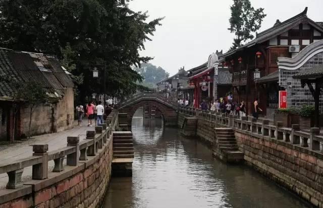 比亚迪取得一种集流体、电池及用电设备专利,电解质离子可以均匀沉积,减缓枝晶生长