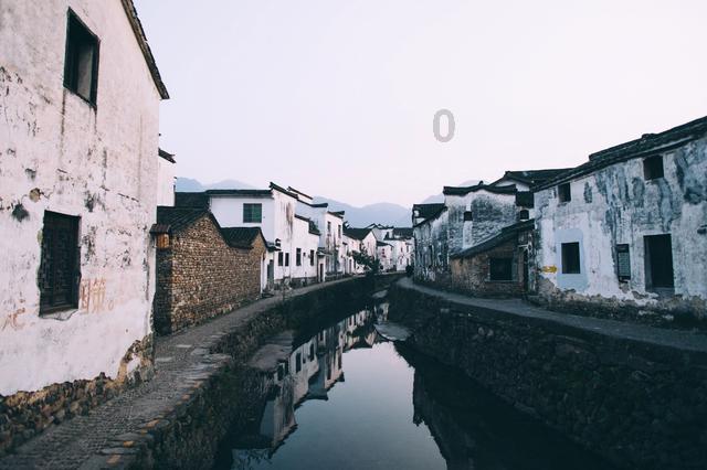 江门市光明石油气储配站有限公司充装不符合安全技术规范要求的气瓶案